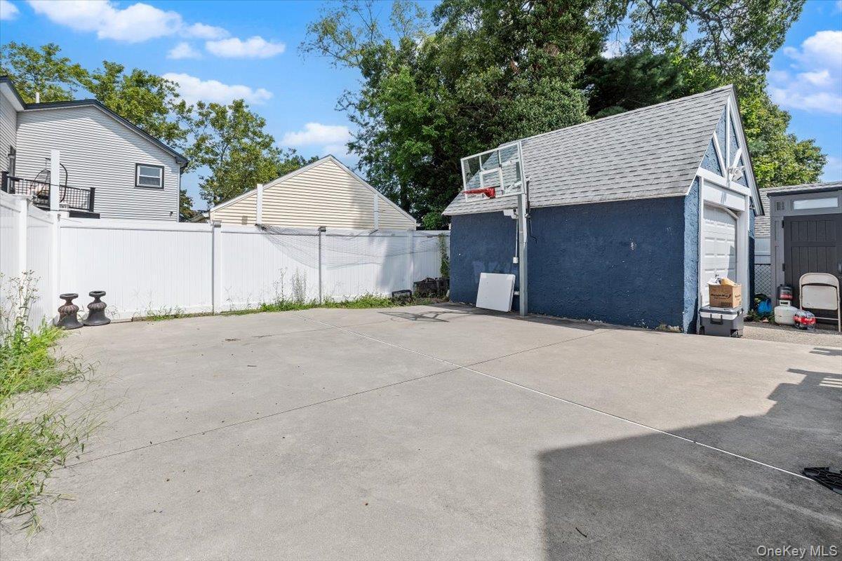 Single Family Kings Parkway Nassau County, NY 11510, MLS-1027579-33