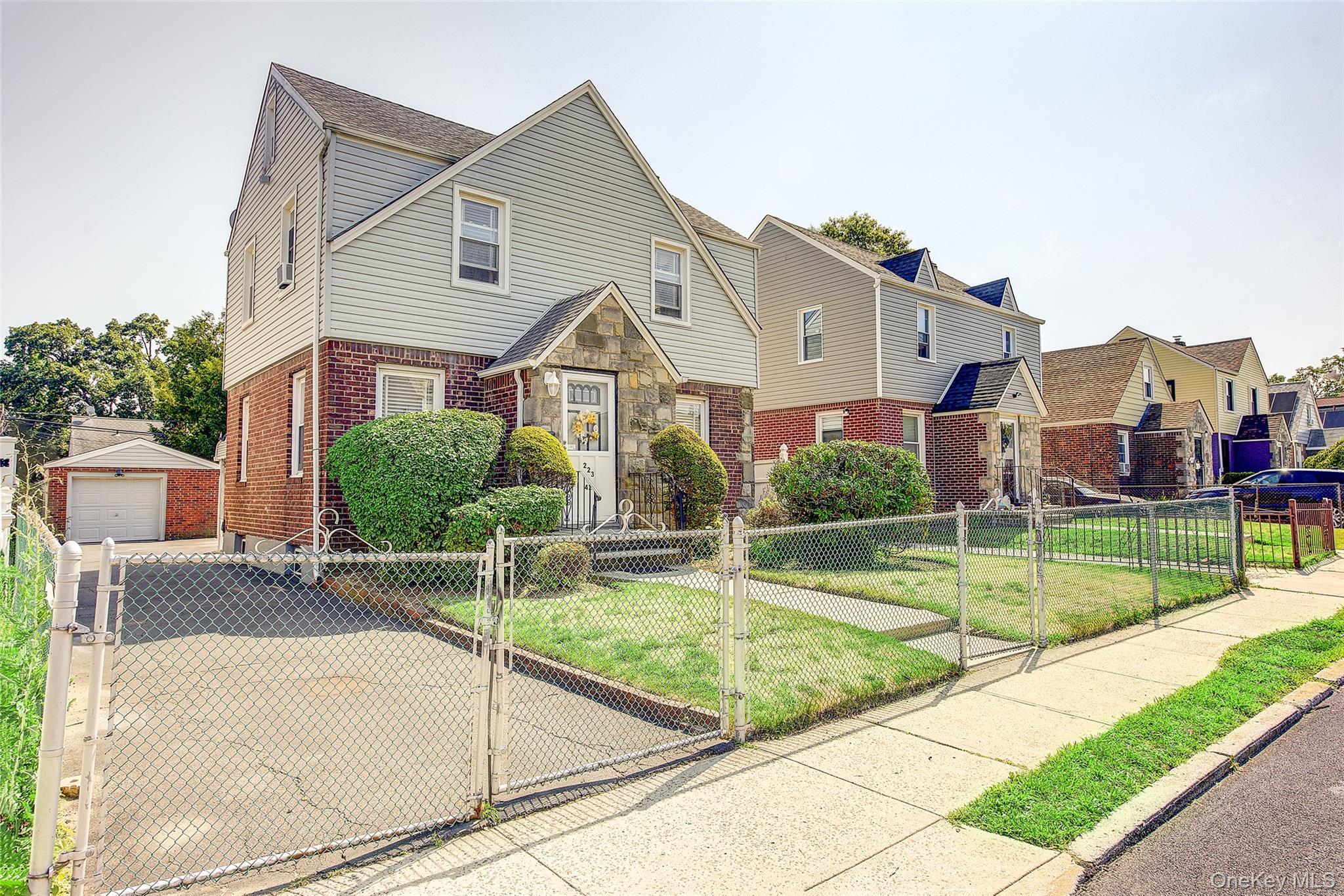 Single Family 114th Avenue  Queens, NY 11411, MLS-1027598-2