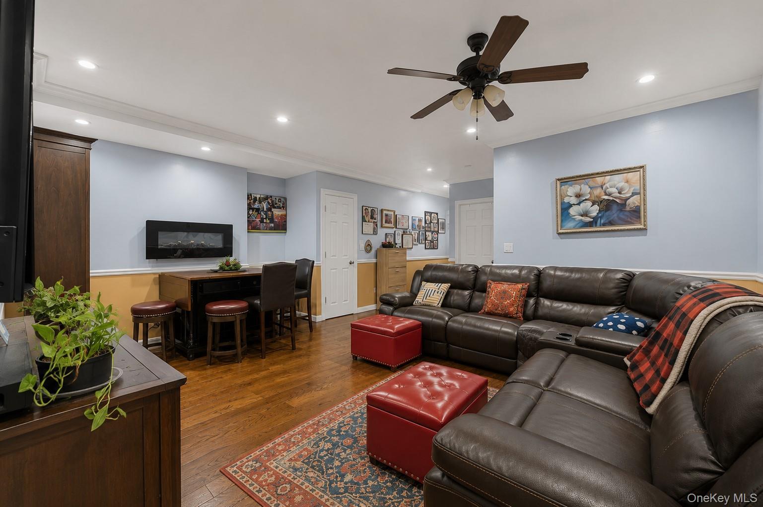 Single Family E 221st Street  Bronx, NY 10469, MLS-1027601-10