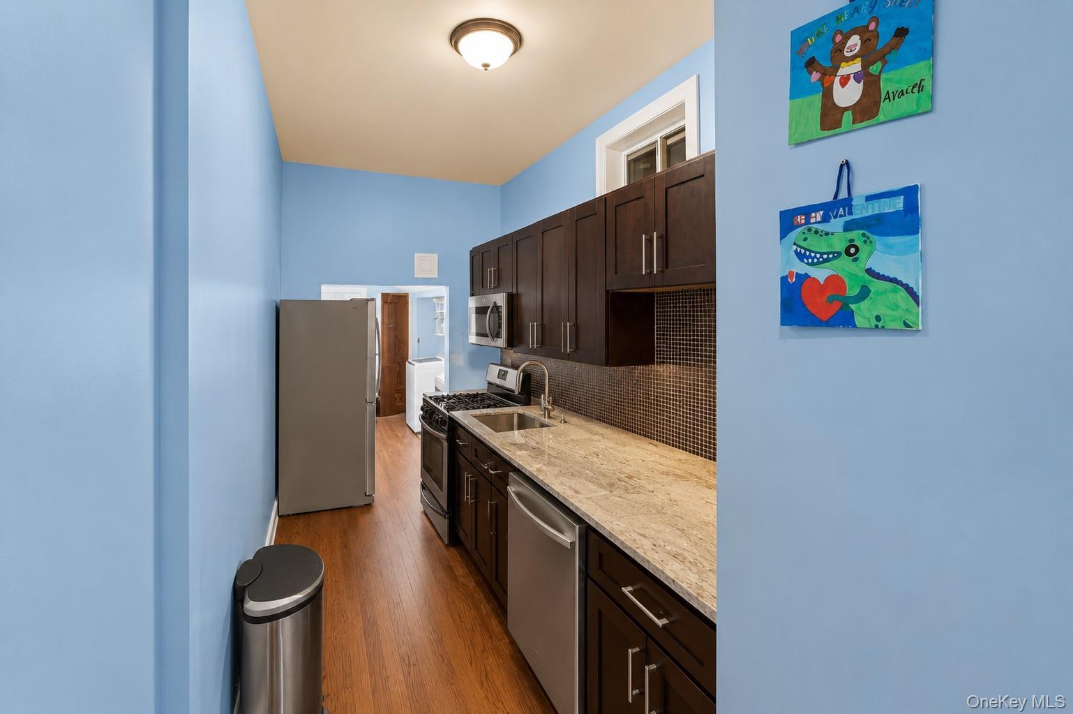 Single Family E 221st Street  Bronx, NY 10469, MLS-1027601-13
