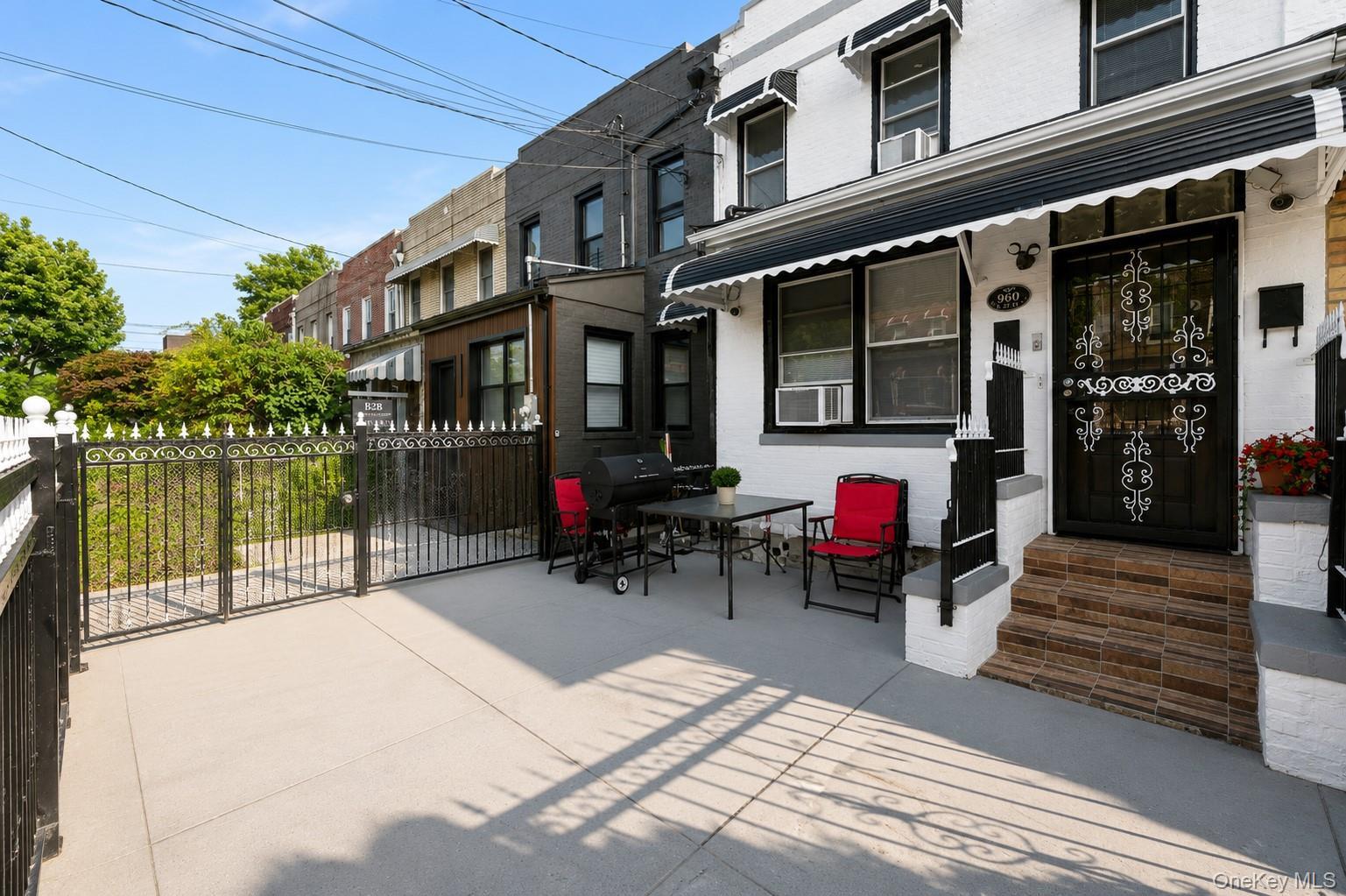 Single Family E 221st Street  Bronx, NY 10469, MLS-1027601-2