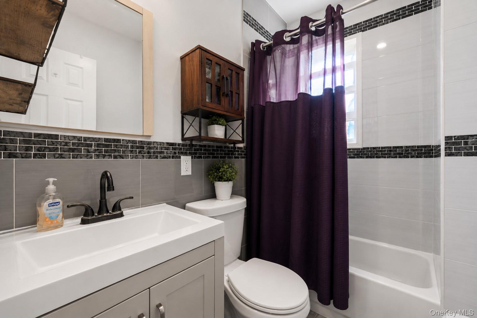 Single Family E 221st Street  Bronx, NY 10469, MLS-1027601-23