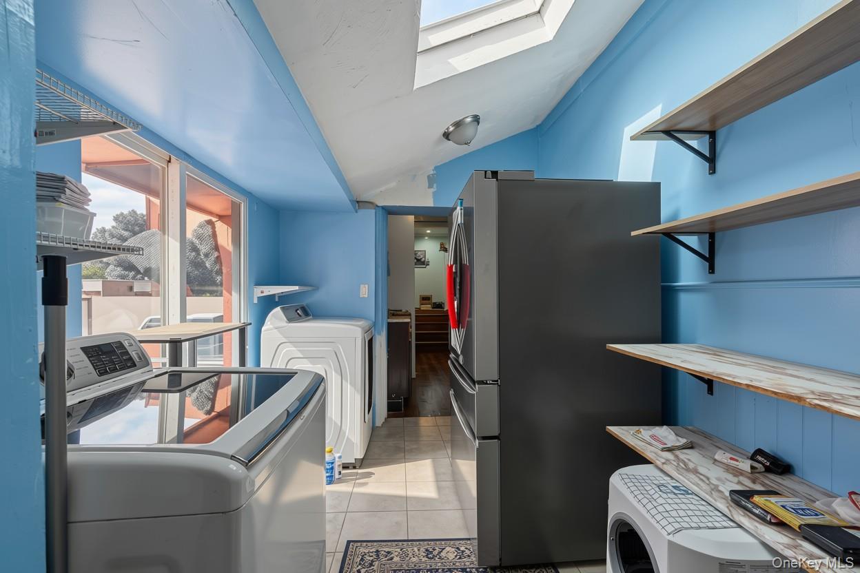 Single Family E 221st Street  Bronx, NY 10469, MLS-1027601-27