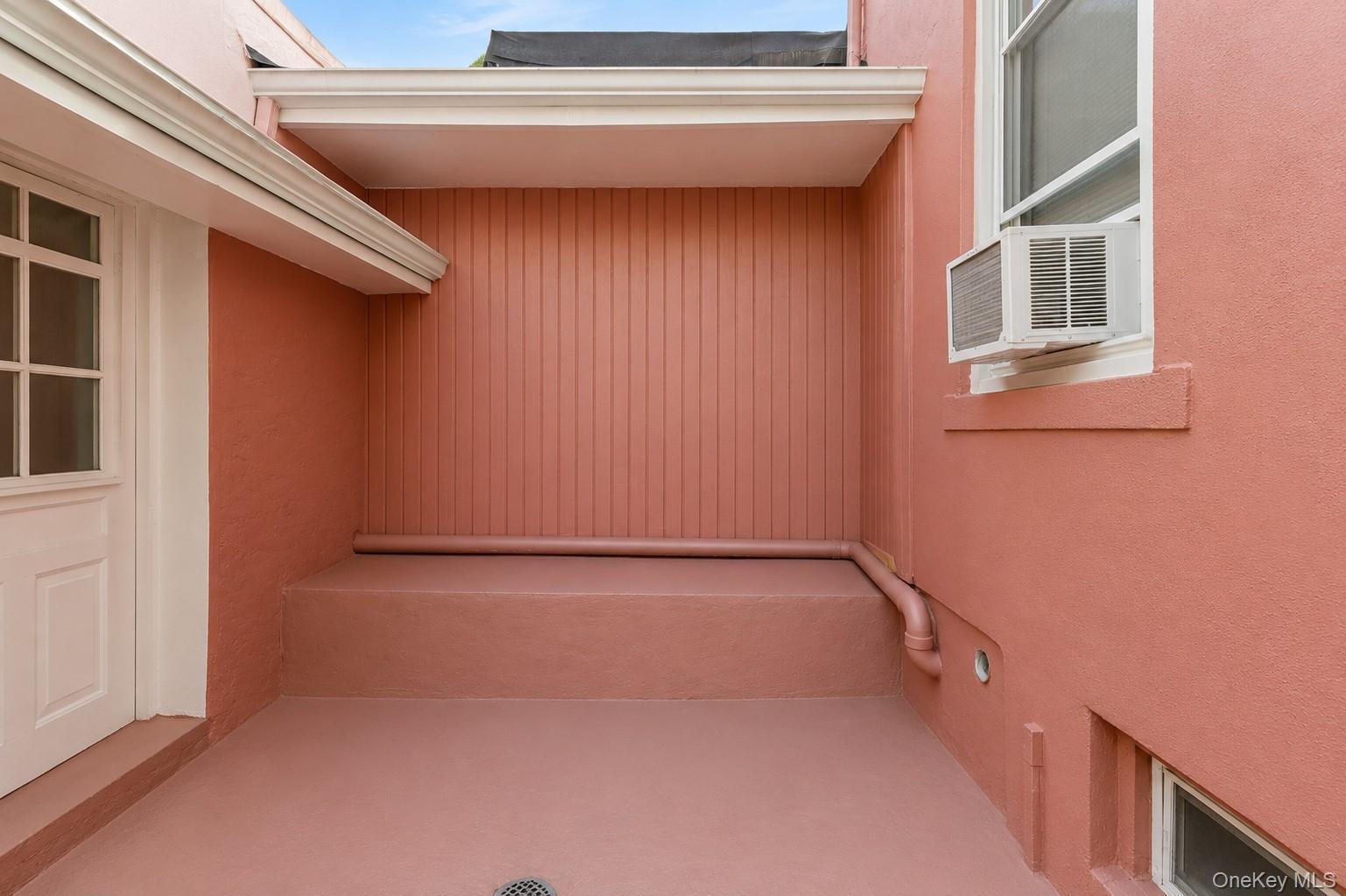 Single Family E 221st Street  Bronx, NY 10469, MLS-1027601-29