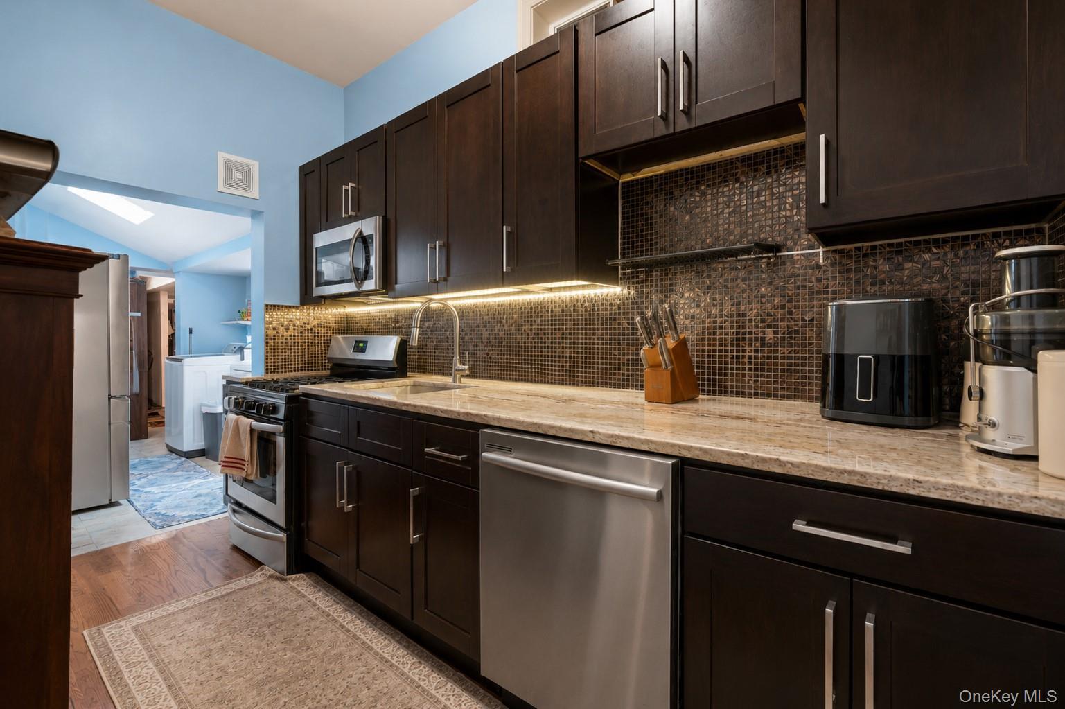 Single Family E 221st Street  Bronx, NY 10469, MLS-1027601-5