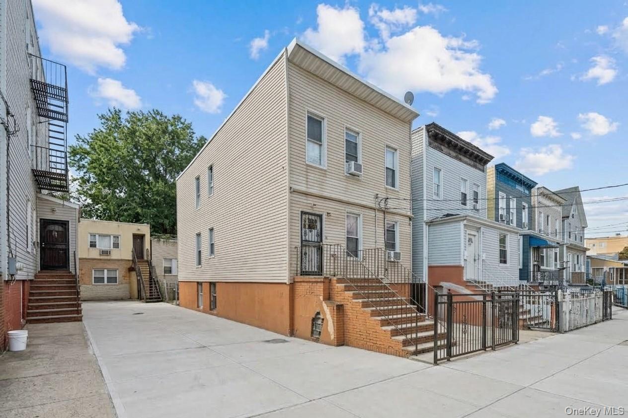 Single Family E 224th Street Bronx, NY 10466, MLS-1027663-10