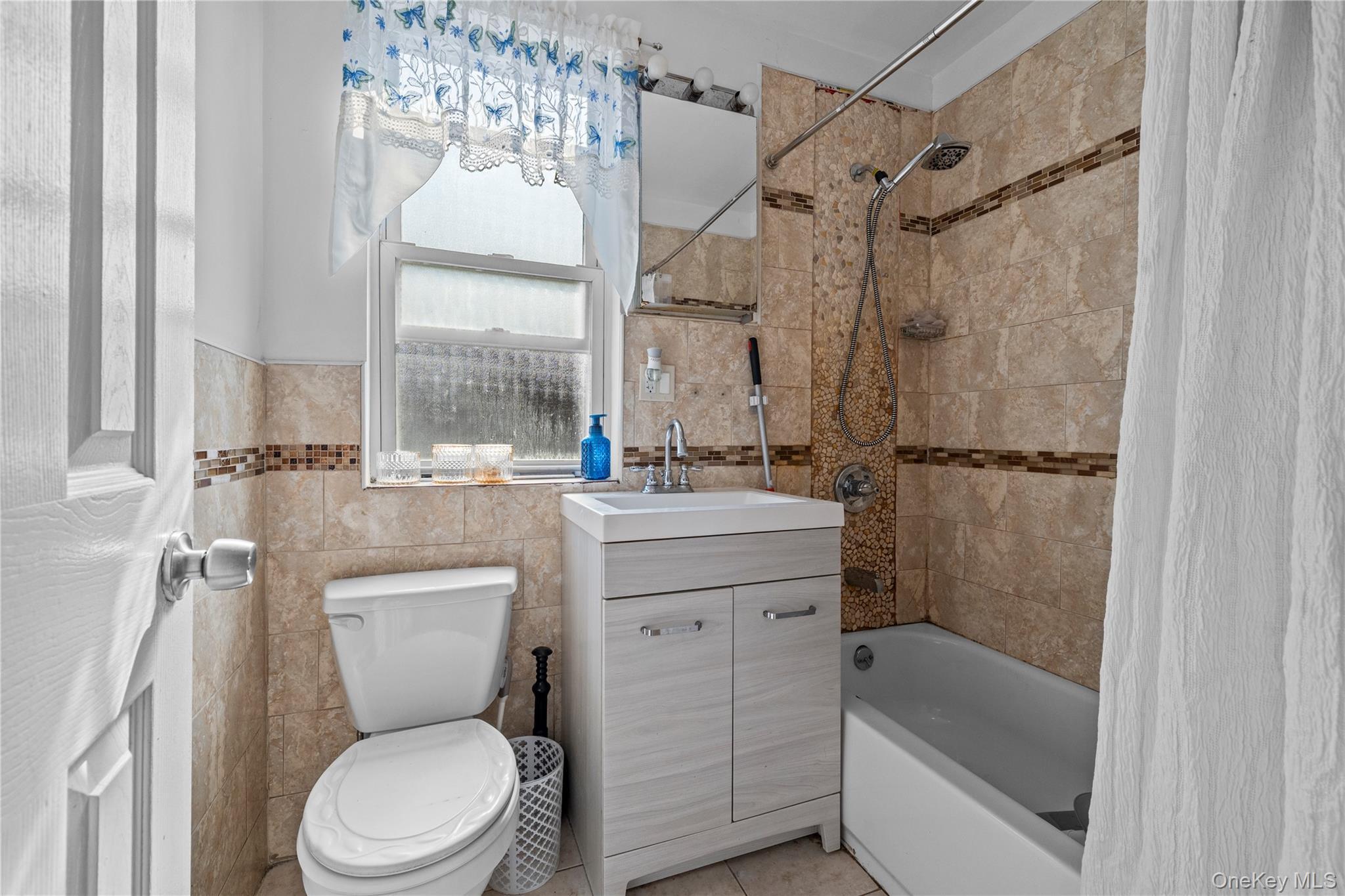 Single Family E 224th Street Bronx, NY 10466, MLS-1027663-15