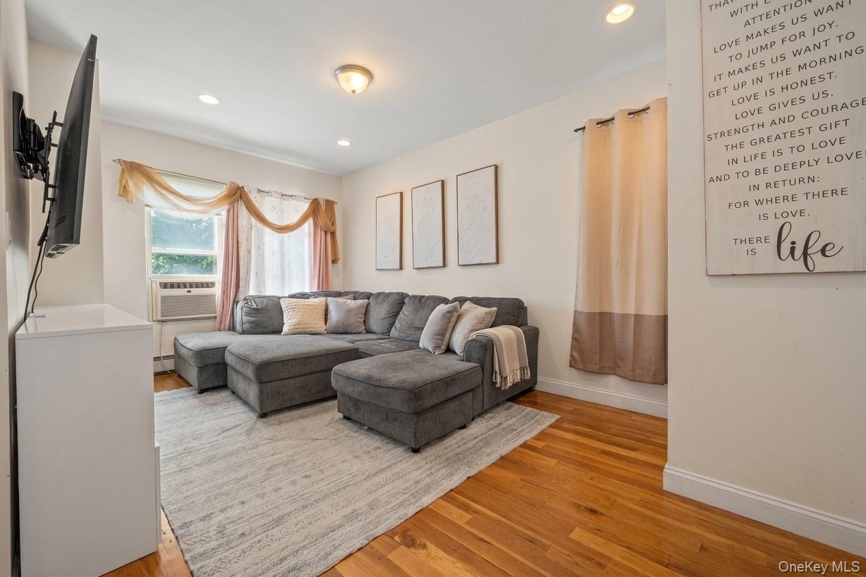 Single Family E 224th Street Bronx, NY 10466, MLS-1027663-4
