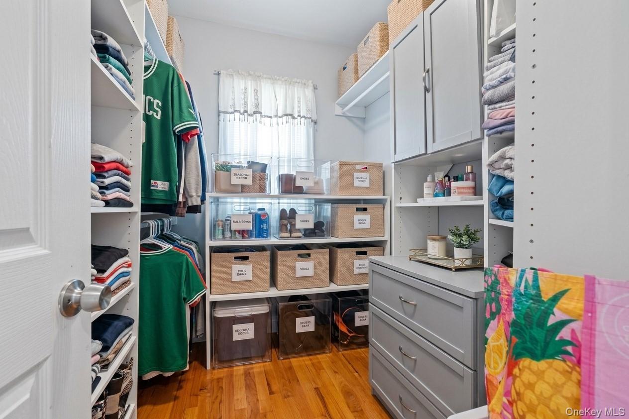 Single Family E 224th Street Bronx, NY 10466, MLS-1027663-8