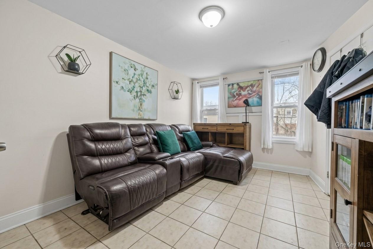 Single Family E 224th Street Bronx, NY 10466, MLS-1027663-9