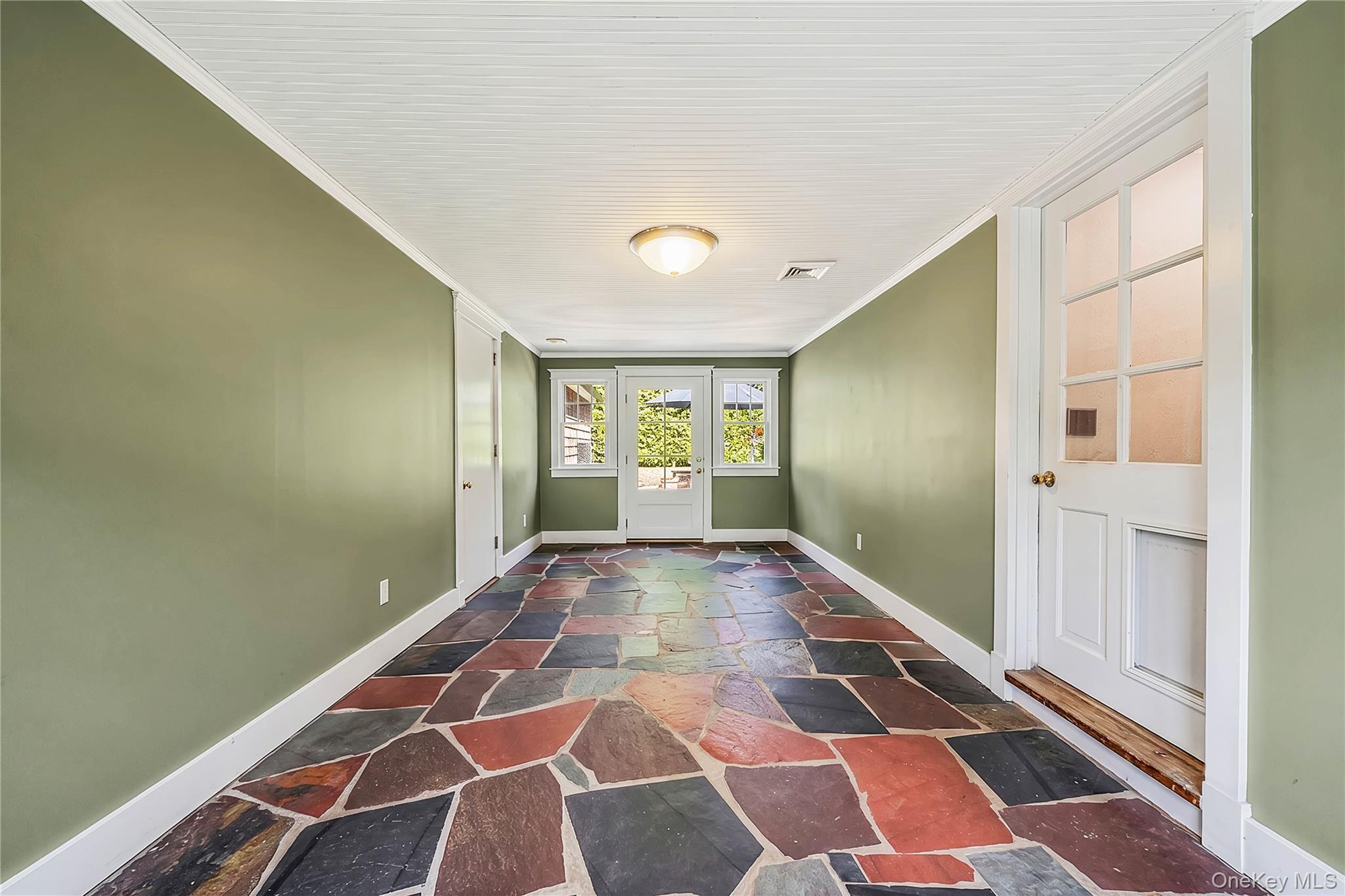 Single Family Hallock Street Suffolk County, NY 11901, MLS-1027691-14