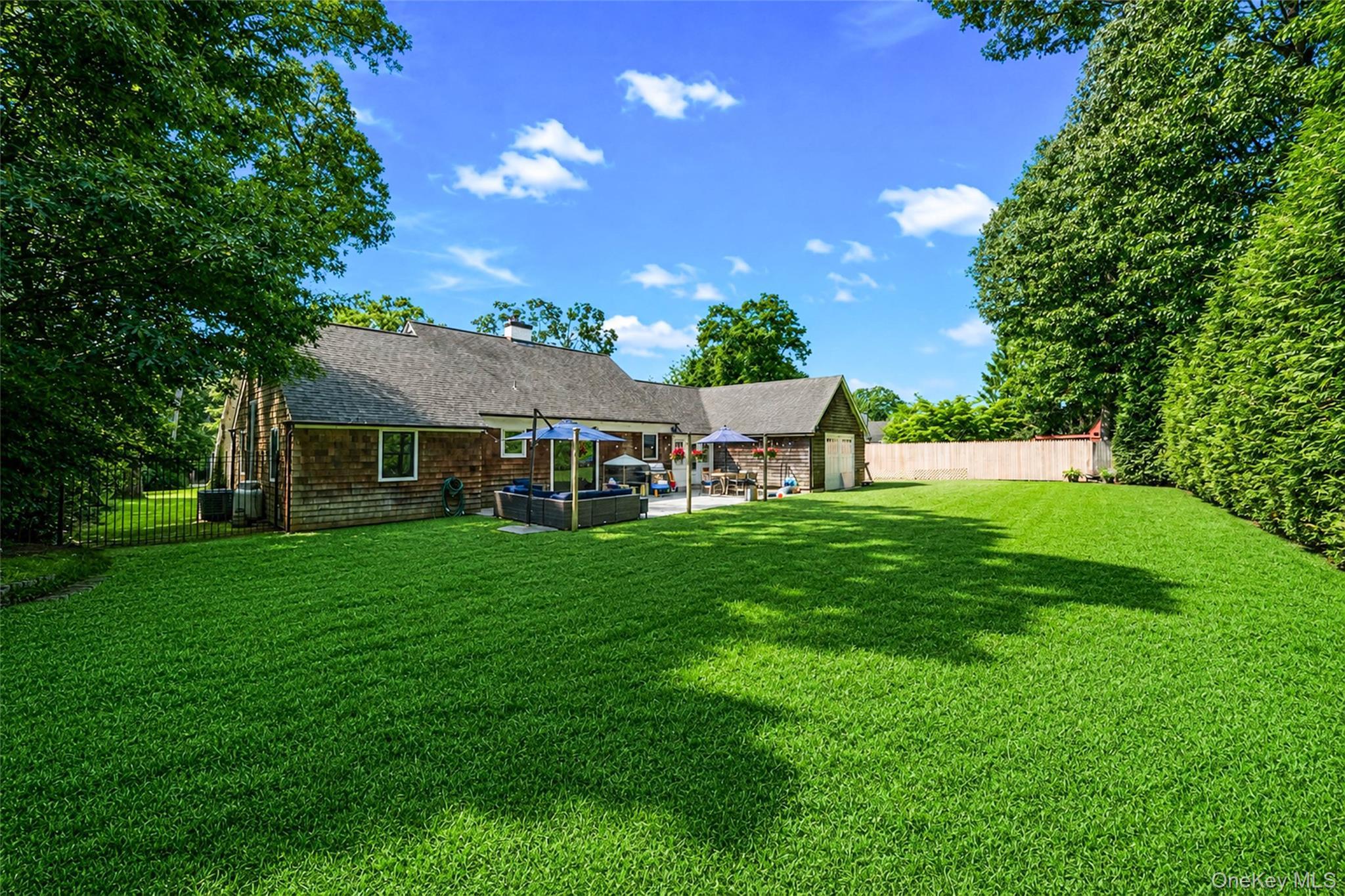 Single Family Hallock Street Suffolk County, NY 11901, MLS-1027691-21