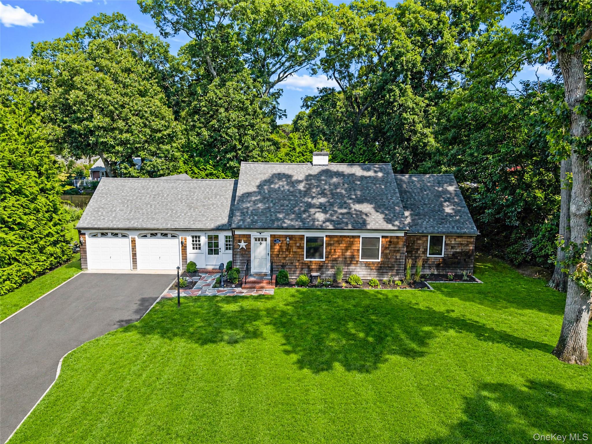 Single Family Hallock Street Suffolk County, NY 11901, MLS-1027691-27