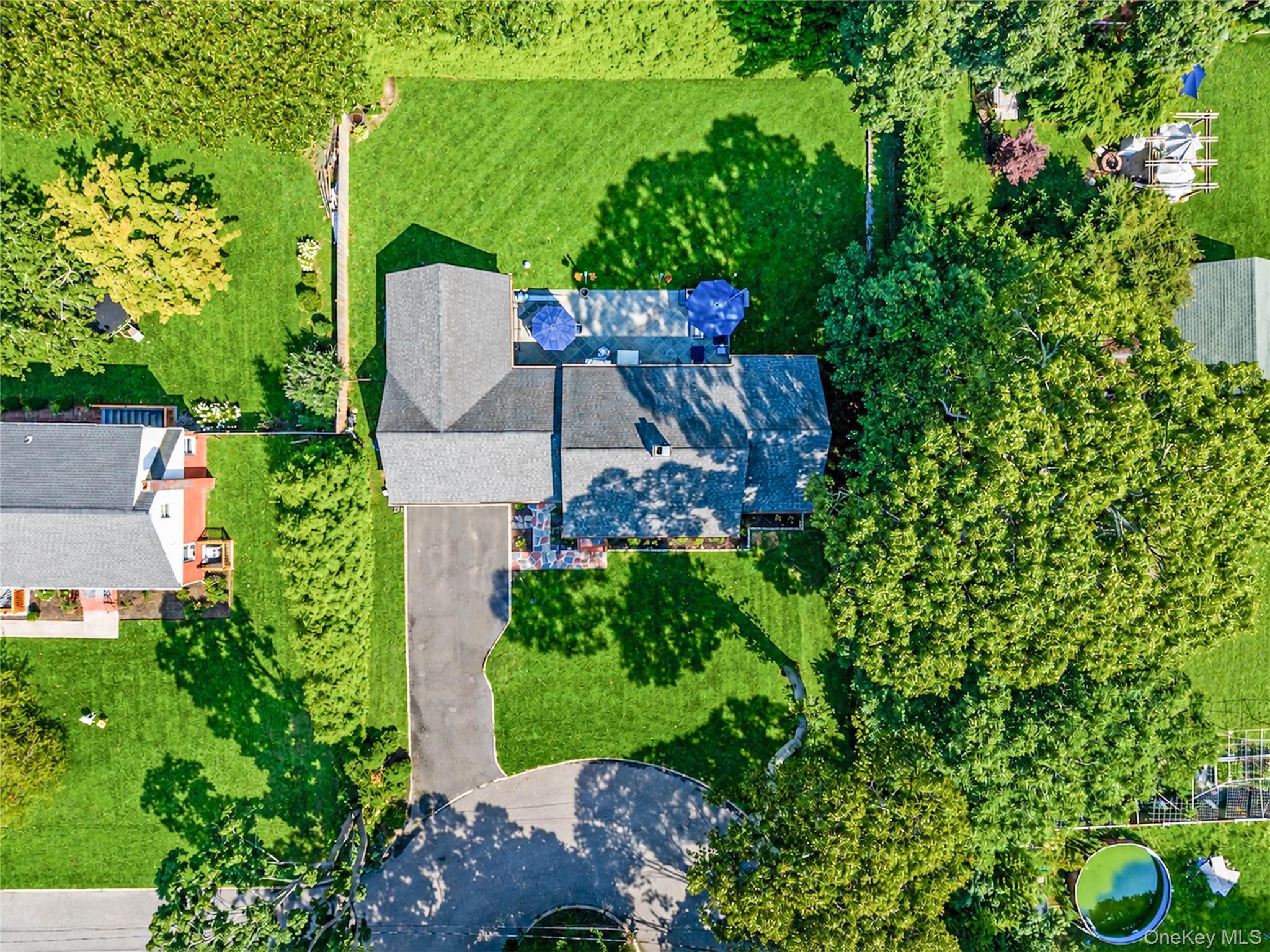 Single Family Hallock Street  Suffolk County, NY 11901, MLS-1027691-31