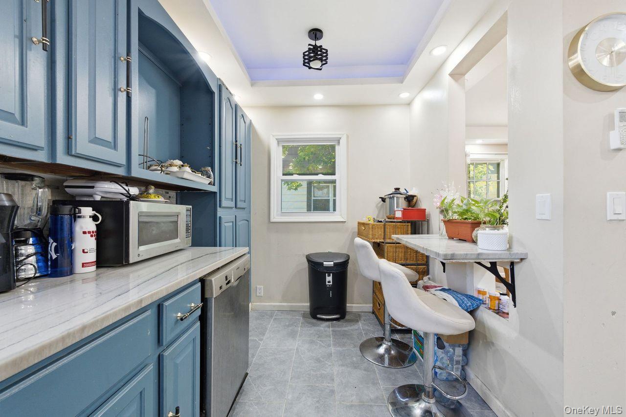 Single Family Colfax Street Queens, NY 11429, MLS-1027700-10