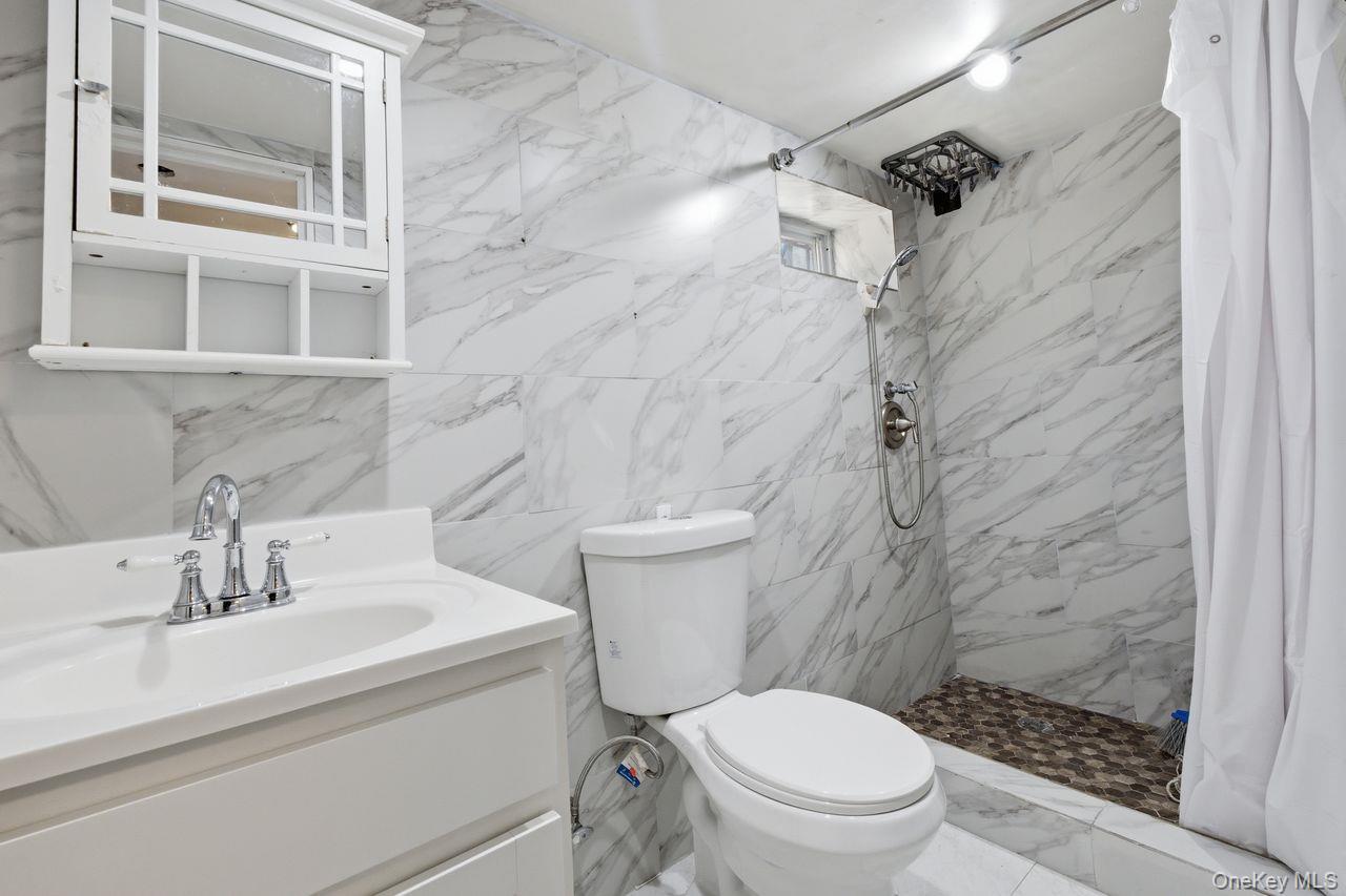 Single Family Colfax Street Queens, NY 11429, MLS-1027700-22