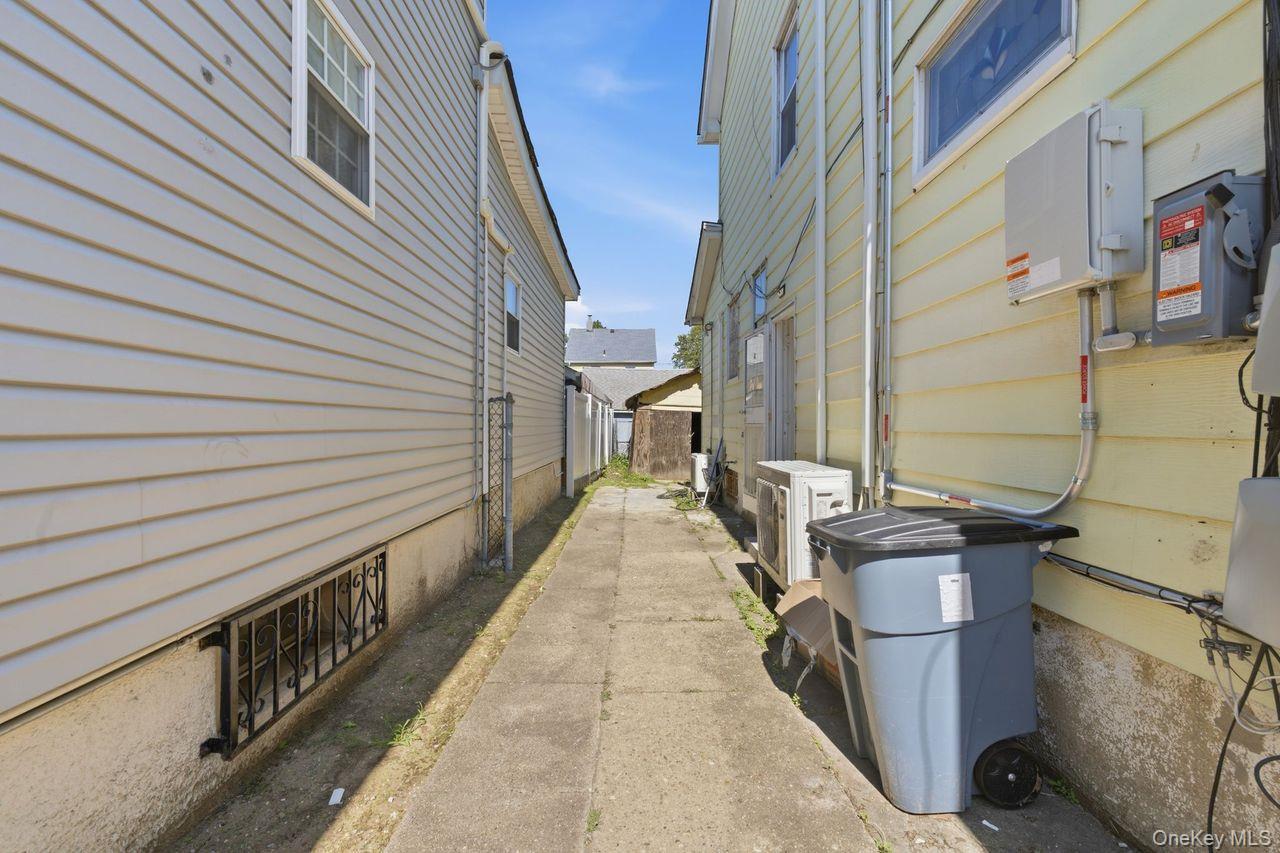 Single Family Colfax Street Queens, NY 11429, MLS-1027700-31