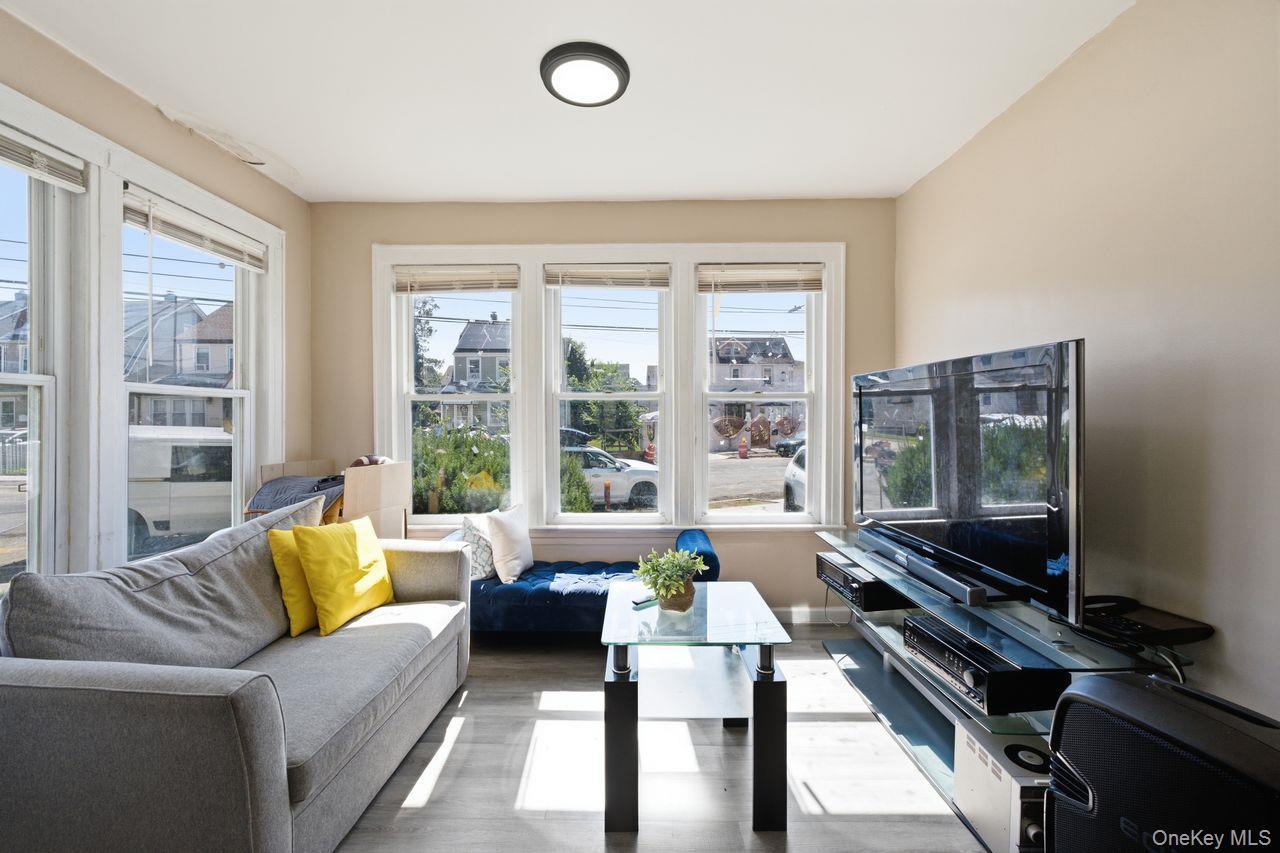 Single Family Colfax Street Queens, NY 11429, MLS-1027700-6