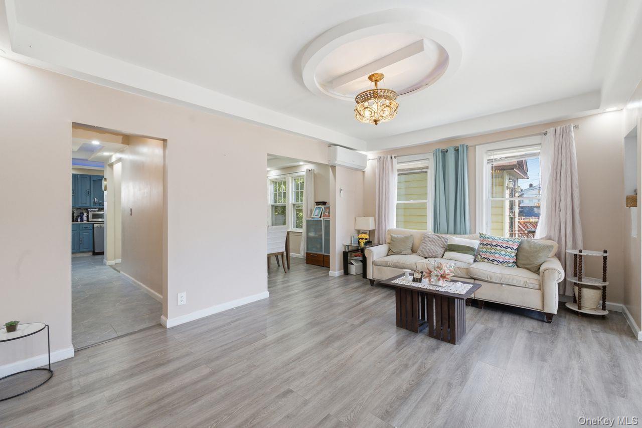 Single Family Colfax Street Queens, NY 11429, MLS-1027700-7