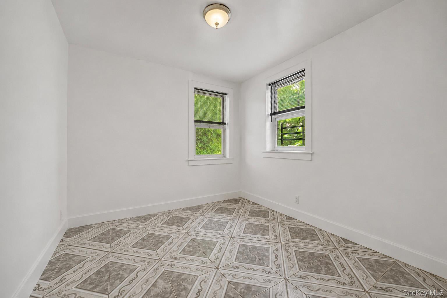Single Family E 226th Street Bronx, NY 10466, MLS-1027704-15