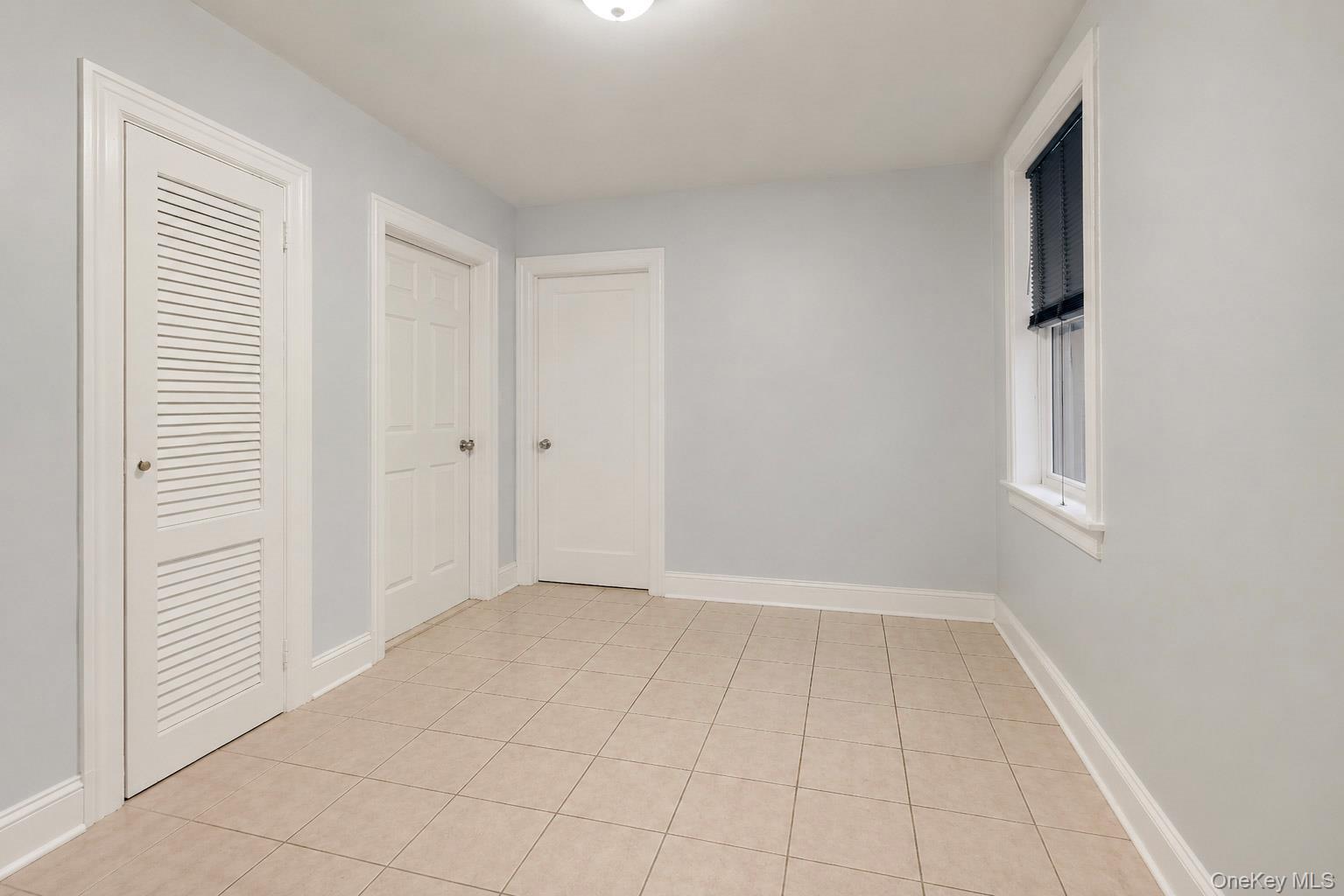 Single Family E 226th Street Bronx, NY 10466, MLS-1027704-16