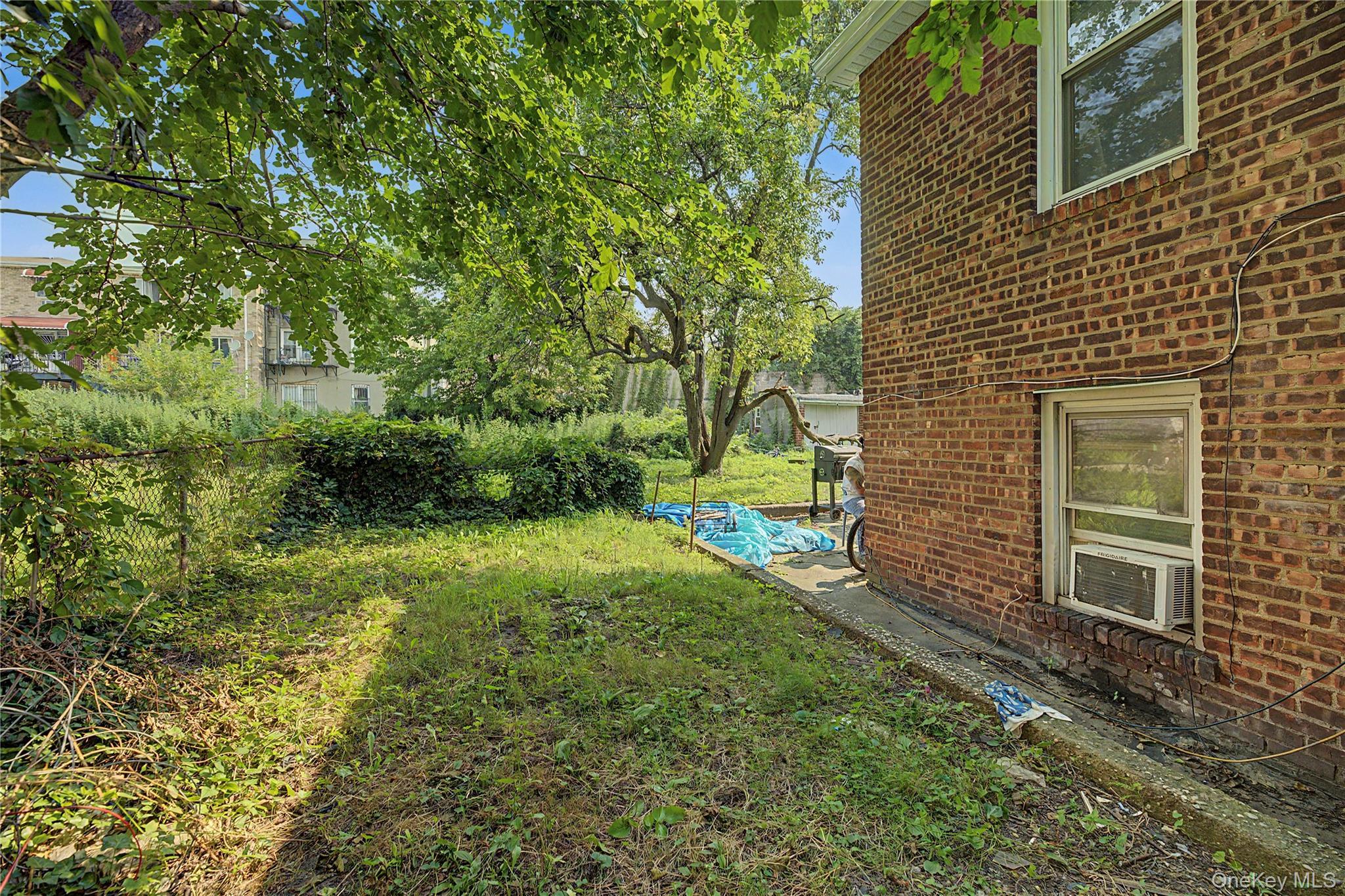 Single Family E 226th Street Bronx, NY 10466, MLS-1027704-19