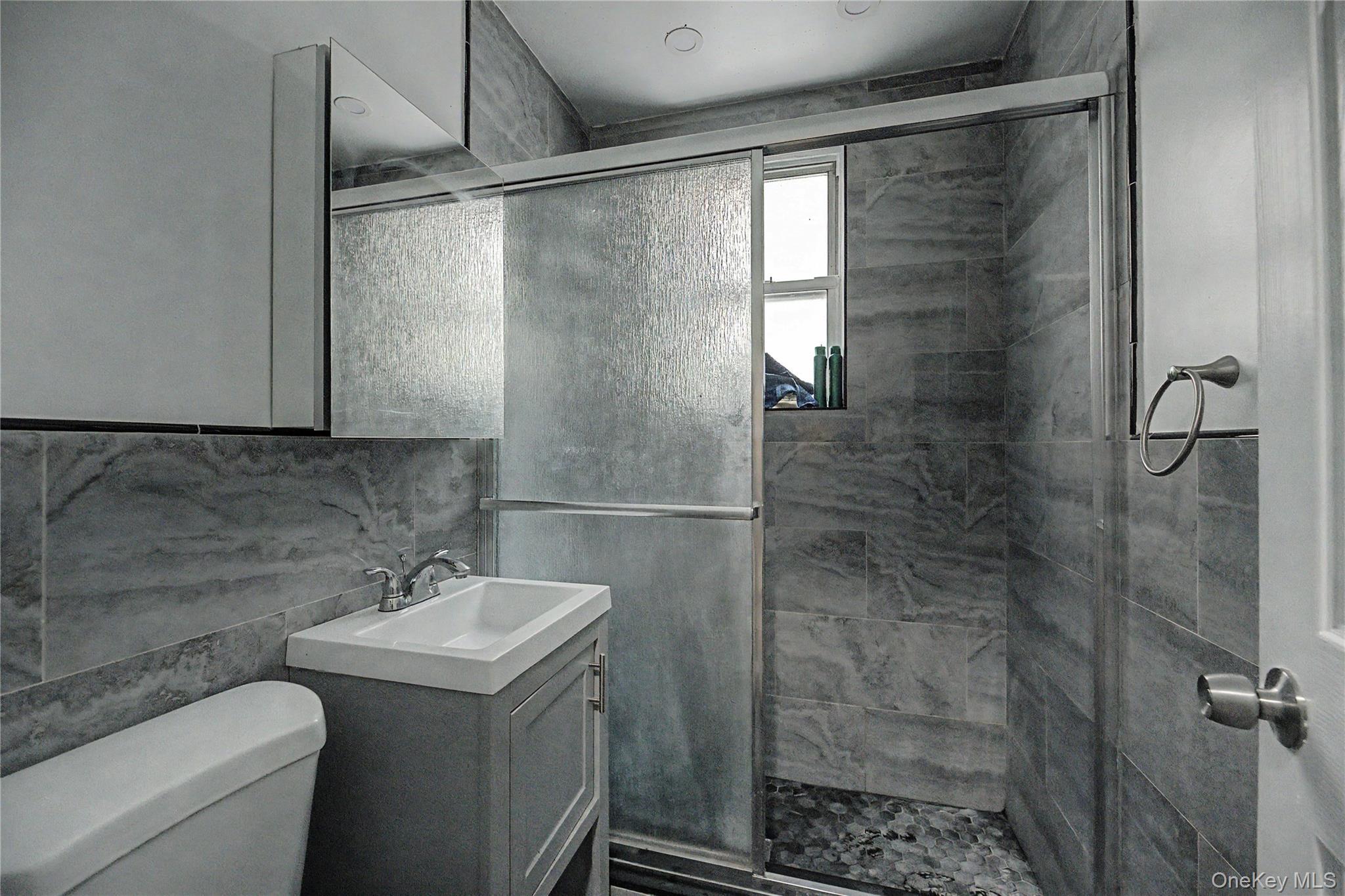 Single Family E 226th Street Bronx, NY 10466, MLS-1027704-23
