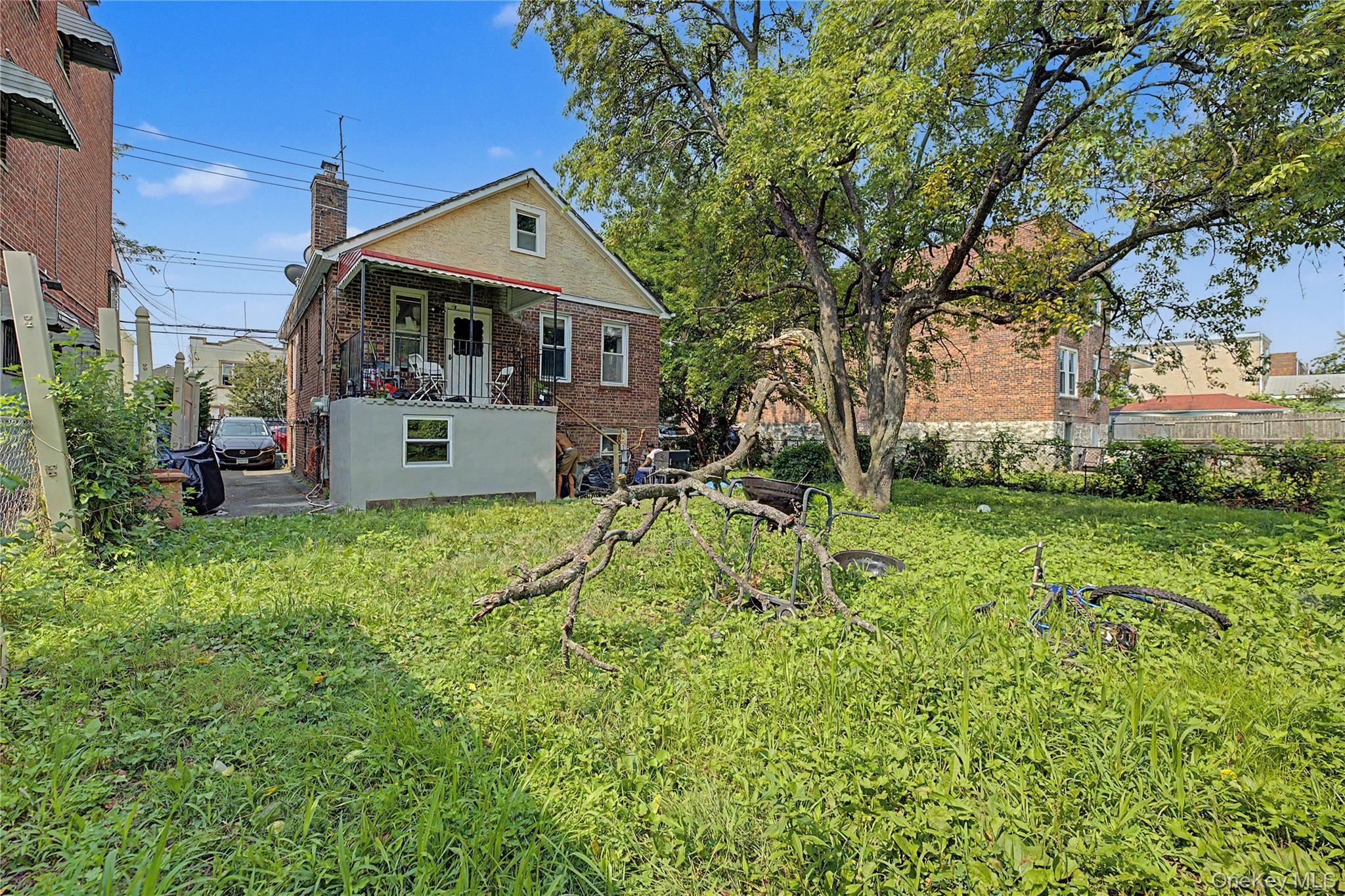 Single Family E 226th Street  Bronx, NY 10466, MLS-1027704-24