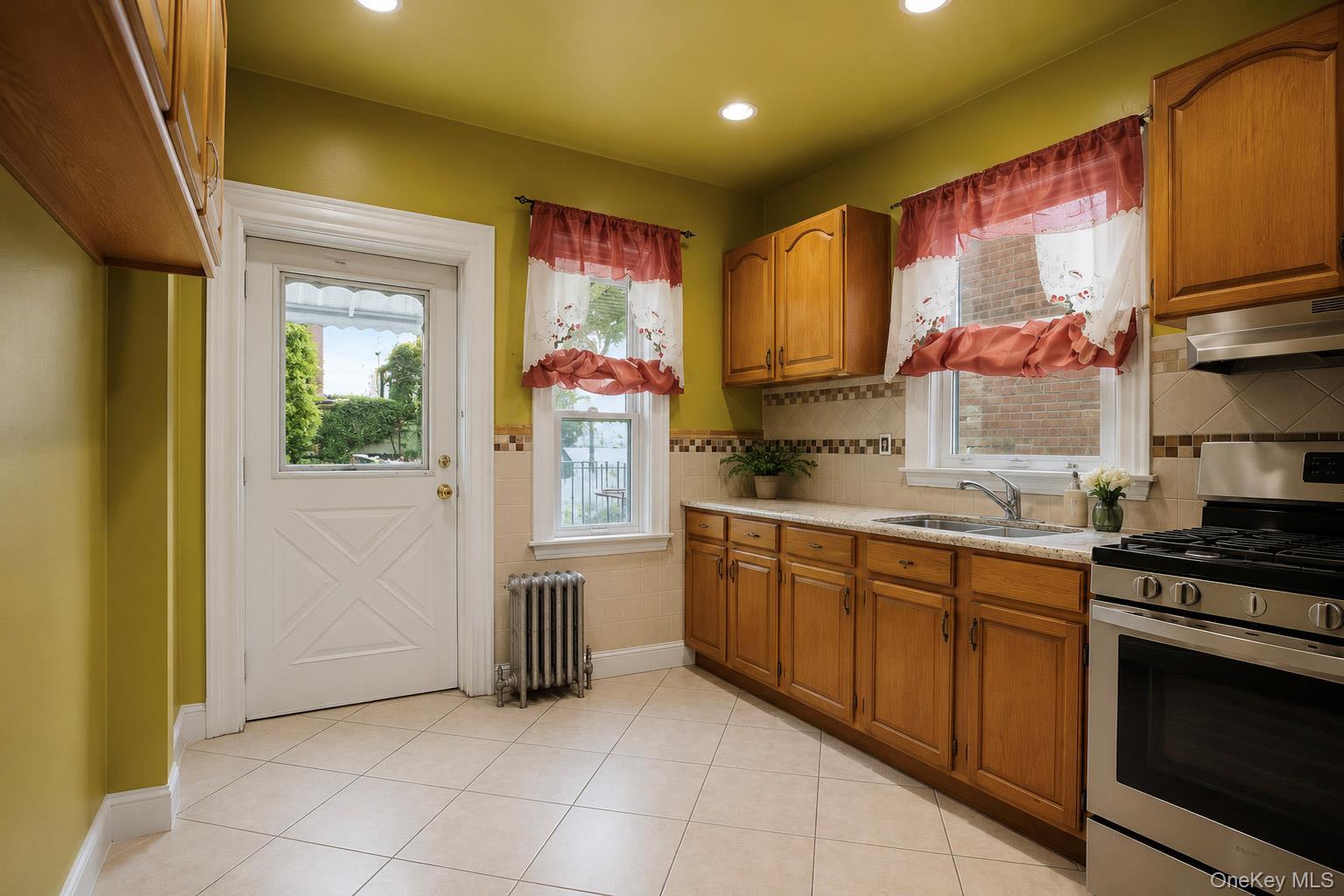Single Family E 226th Street Bronx, NY 10466, MLS-1027704-4