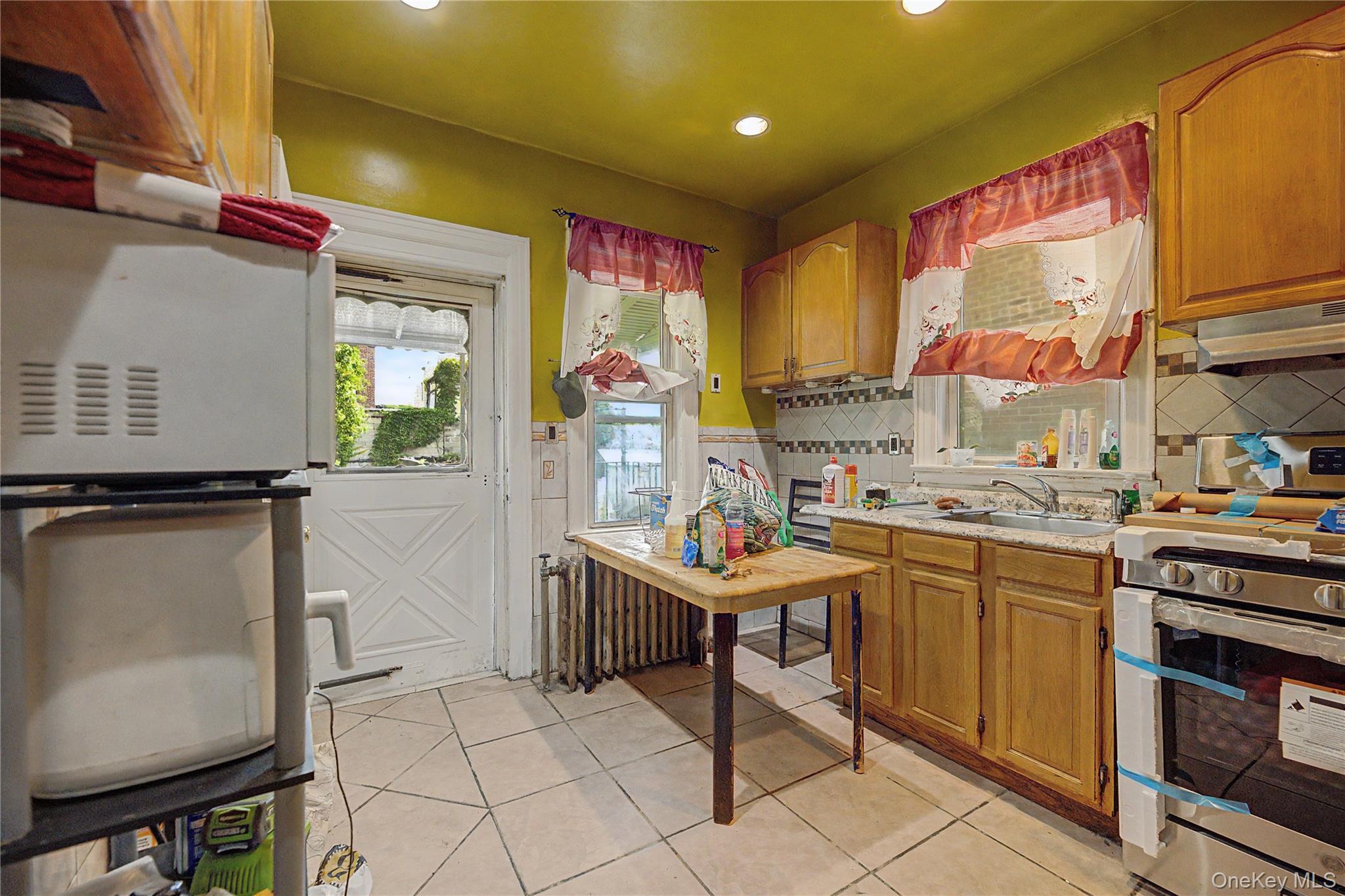 Single Family E 226th Street Bronx, NY 10466, MLS-1027704-5
