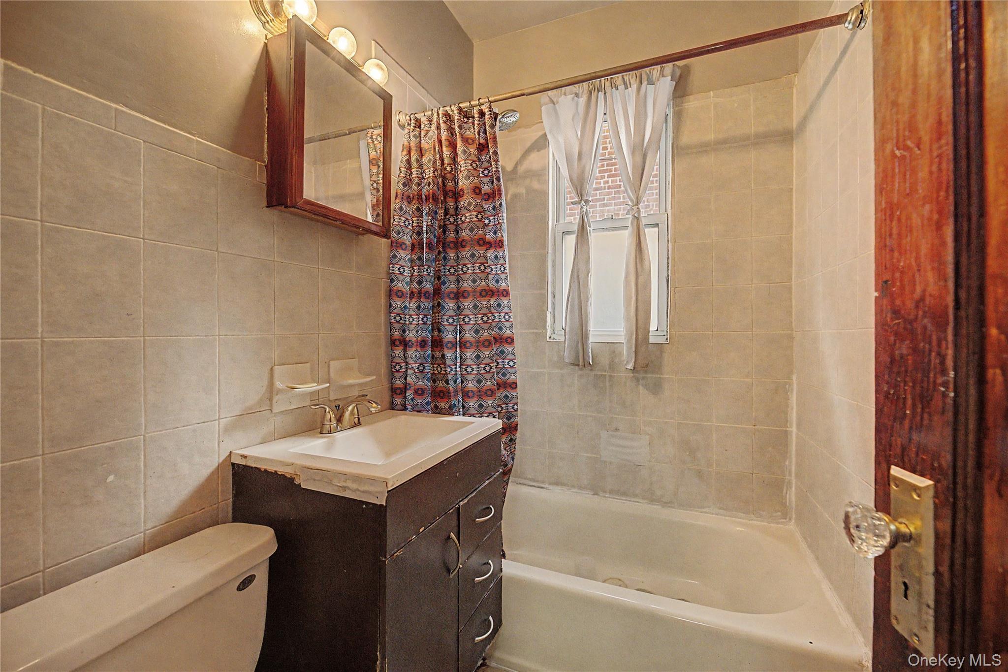 Single Family E 226th Street Bronx, NY 10466, MLS-1027704-8