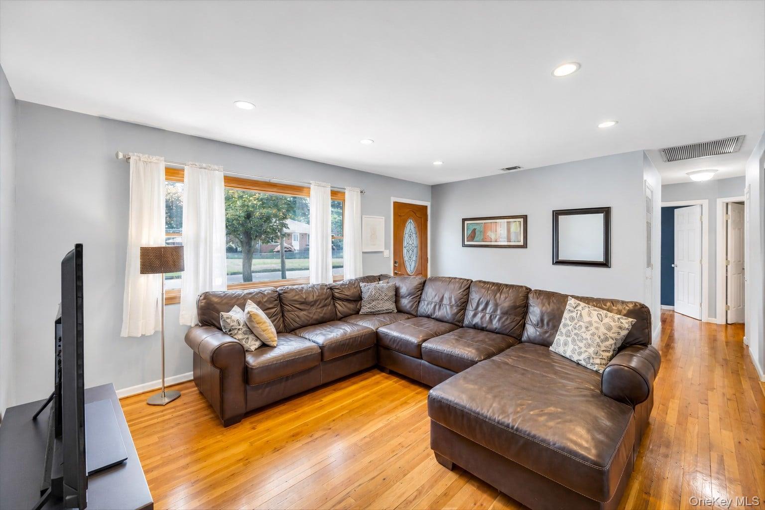 Single Family Walter Drive  Suffolk County, NY 11767, MLS-1027714-11