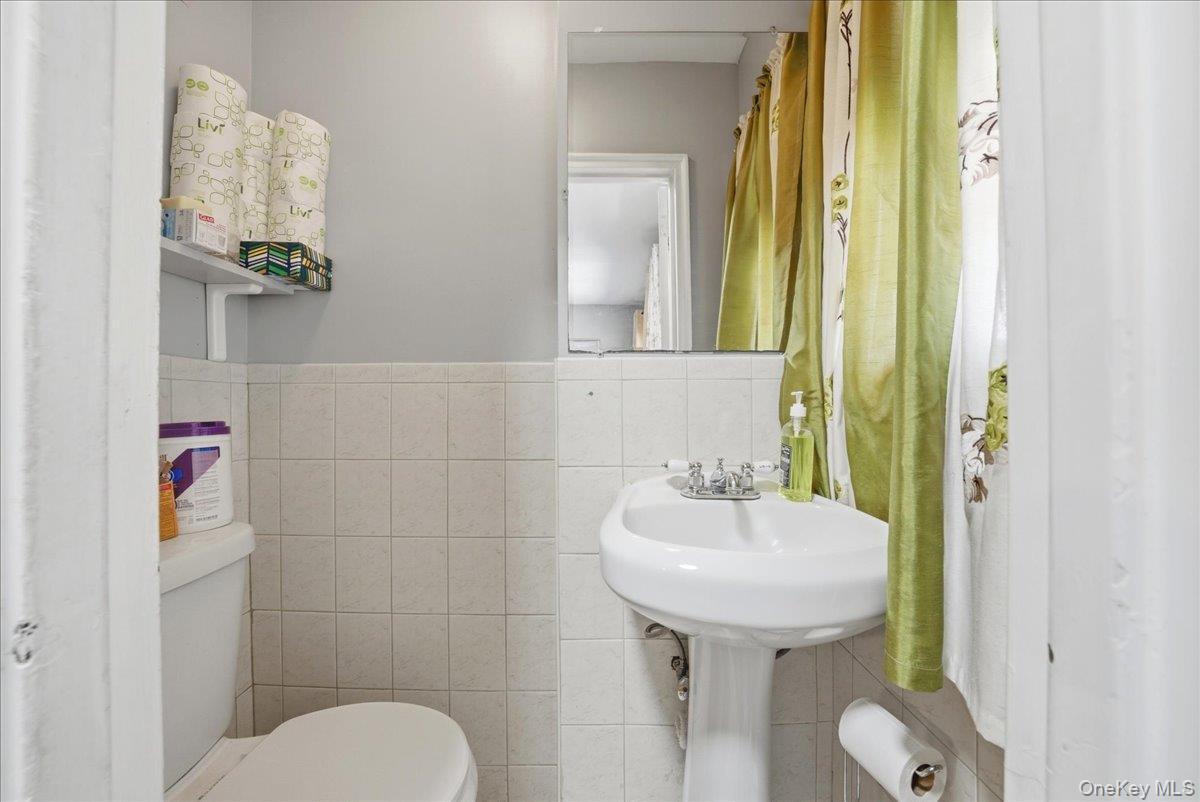 Single Family Kingsland Avenue Bronx, NY 10469, MLS-1027784-10