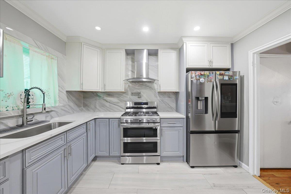Single Family Kingsland Avenue Bronx, NY 10469, MLS-1027784-14