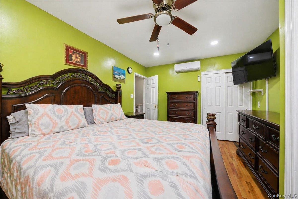 Single Family Kingsland Avenue Bronx, NY 10469, MLS-1027784-23