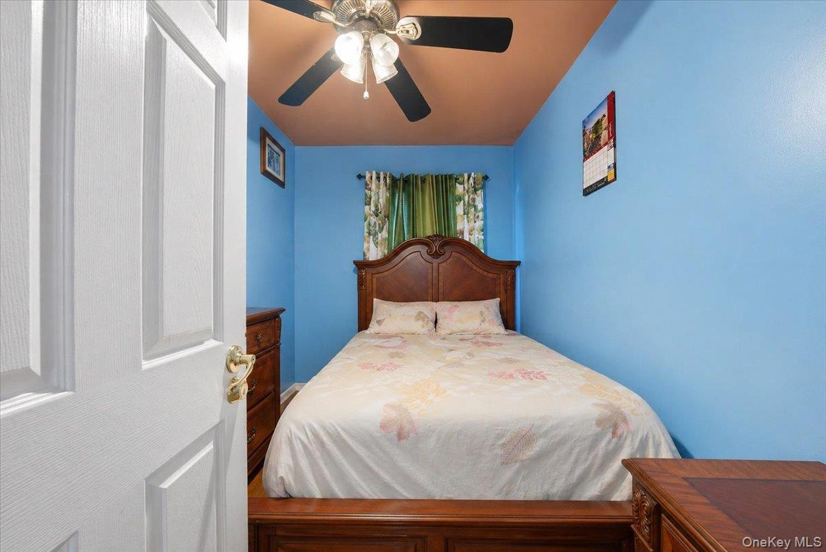 Single Family Kingsland Avenue Bronx, NY 10469, MLS-1027784-28