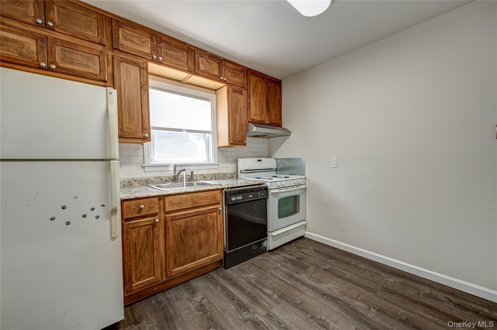 Single Family Cherubina Lane  Suffolk County, NY 11703, MLS-1027819-5