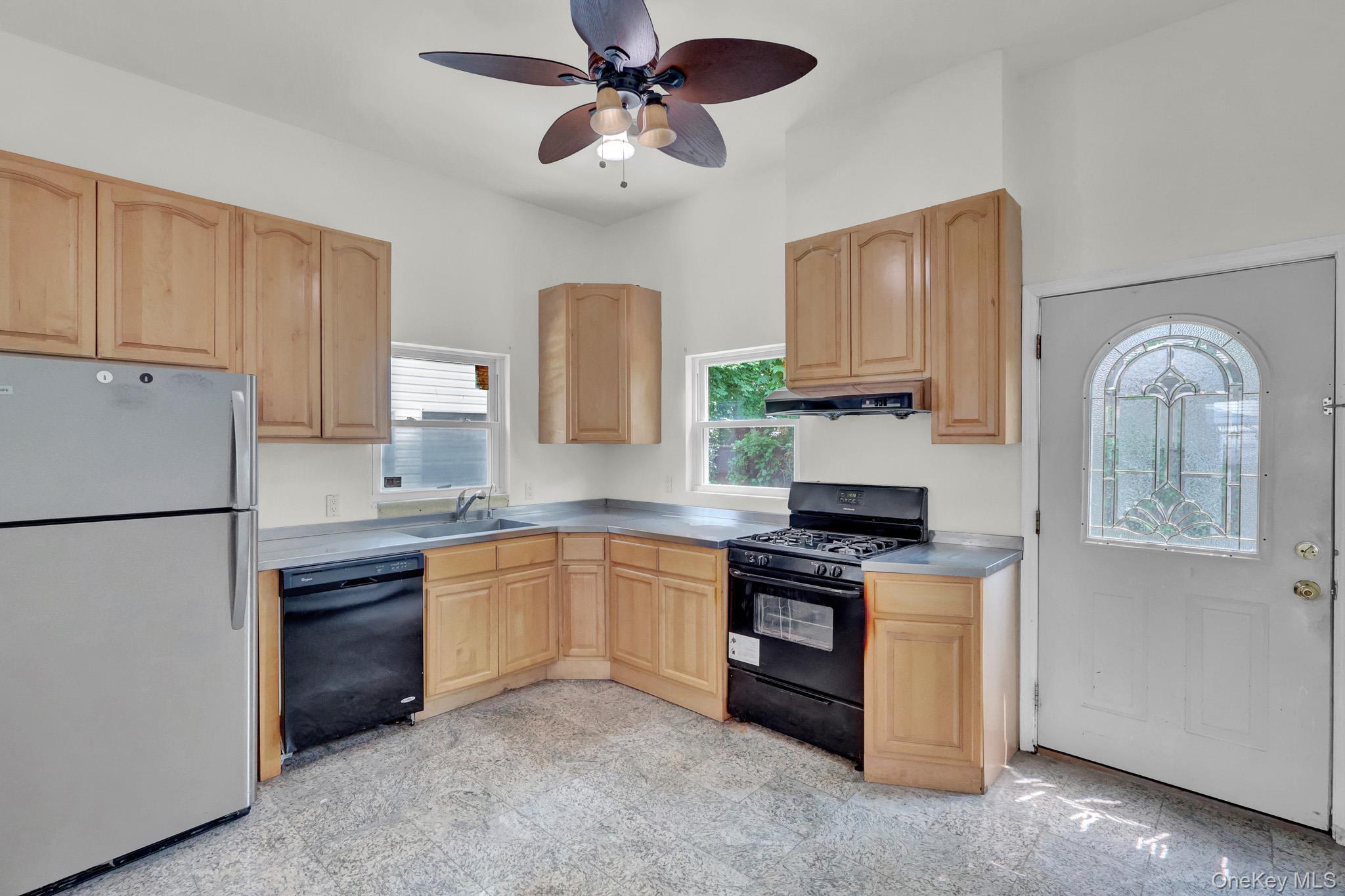 Single Family Brooklyn Boulevard  Suffolk County, NY 11706, MLS-1027830-20