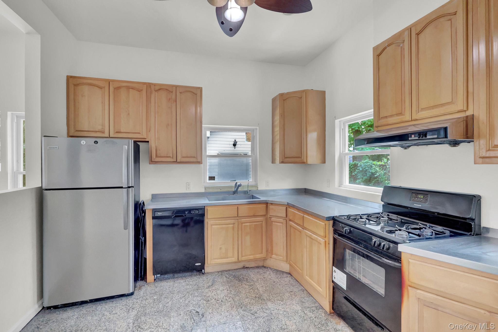 Single Family Brooklyn Boulevard  Suffolk County, NY 11706, MLS-1027830-22