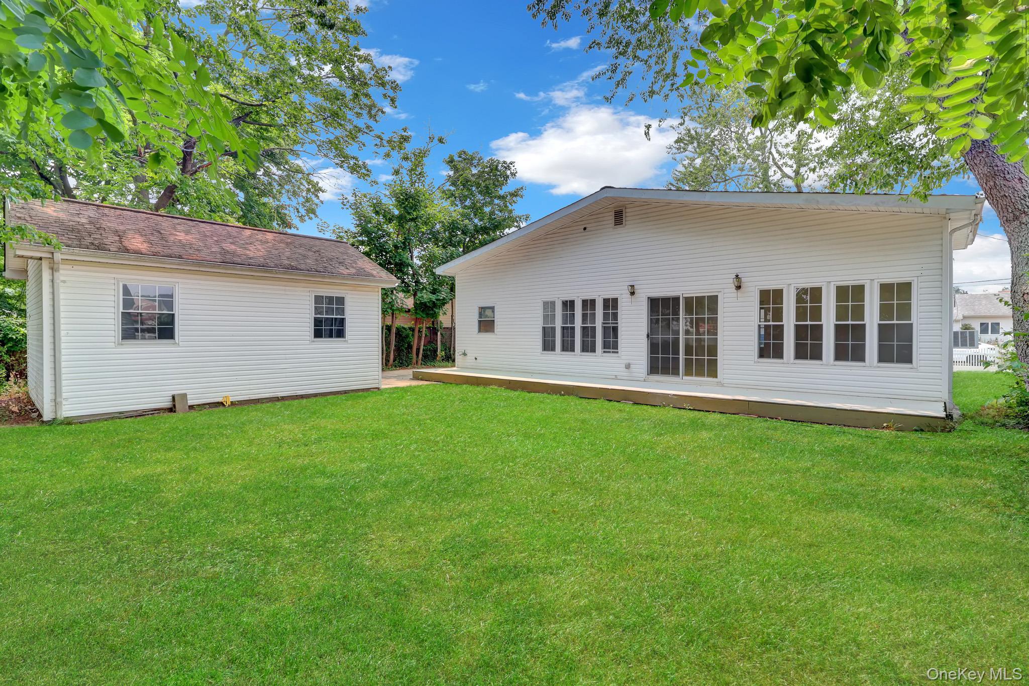 Single Family Brooklyn Boulevard  Suffolk County, NY 11706, MLS-1027830-23