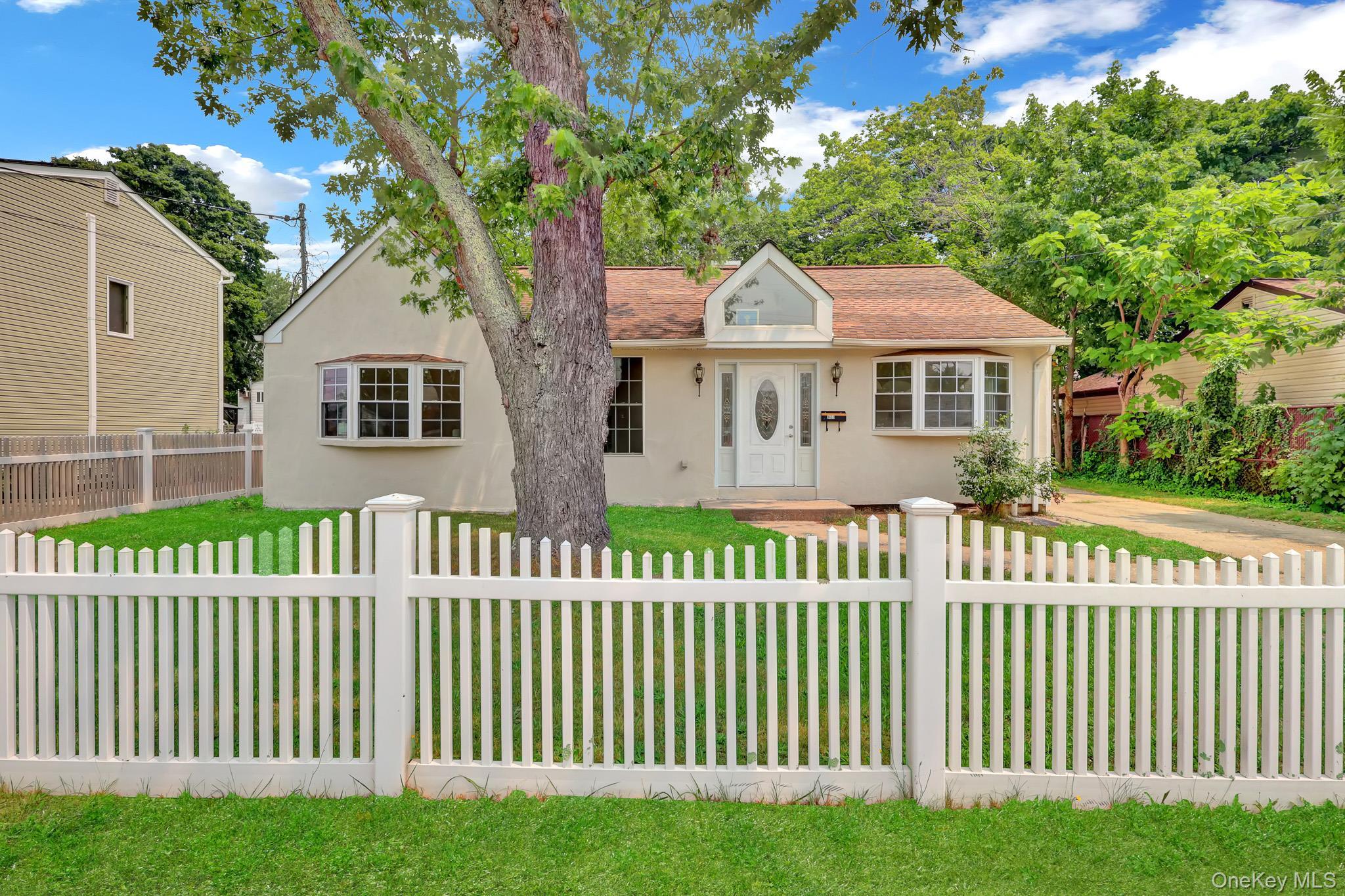 Single Family Brooklyn Boulevard  Suffolk County, NY 11706, MLS-1027830-4