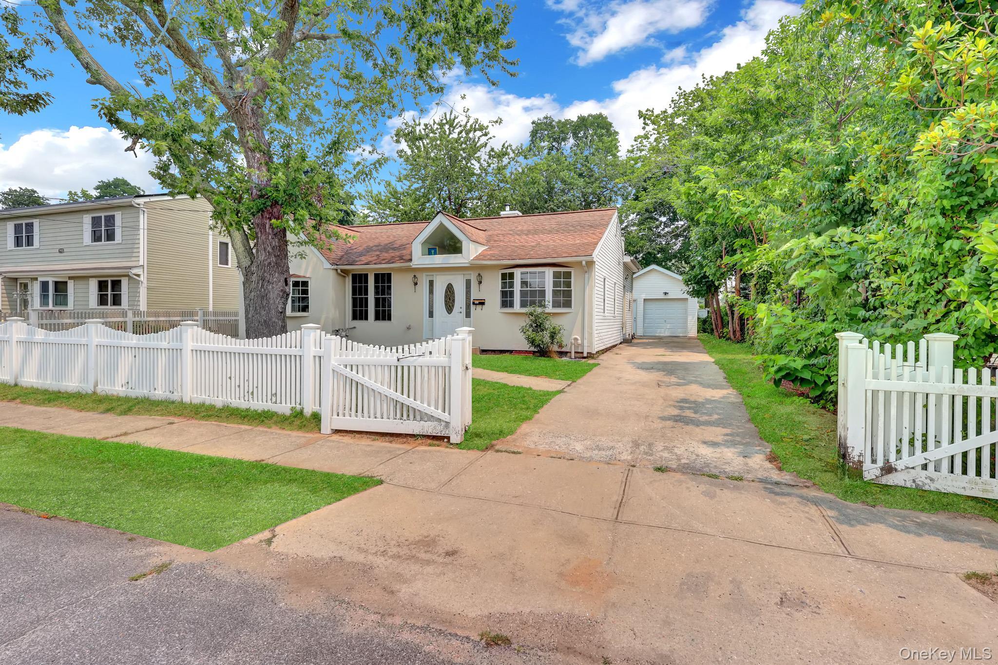 Single Family Brooklyn Boulevard  Suffolk County, NY 11706, MLS-1027830-5