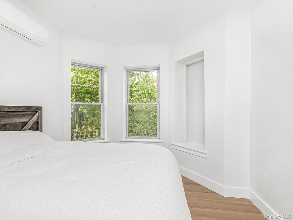 Single Family E 188th Street Bronx, NY 10458, MLS-1027834-11