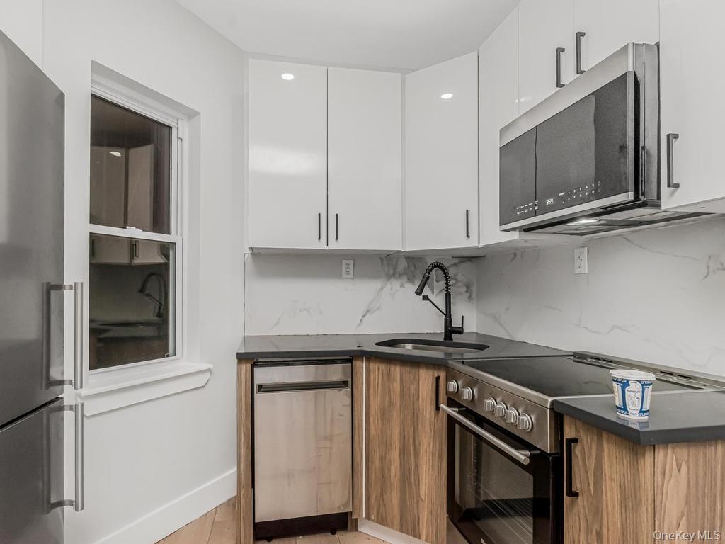 Single Family E 188th Street Bronx, NY 10458, MLS-1027834-13