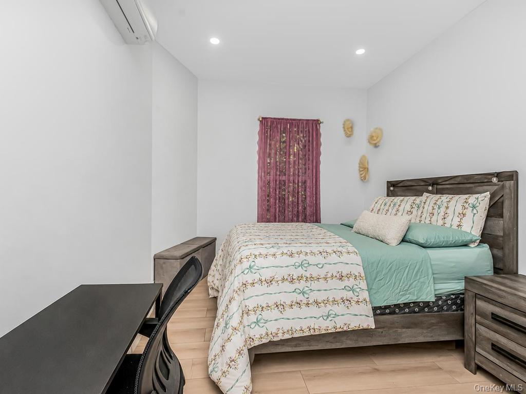 Single Family E 188th Street Bronx, NY 10458, MLS-1027834-14