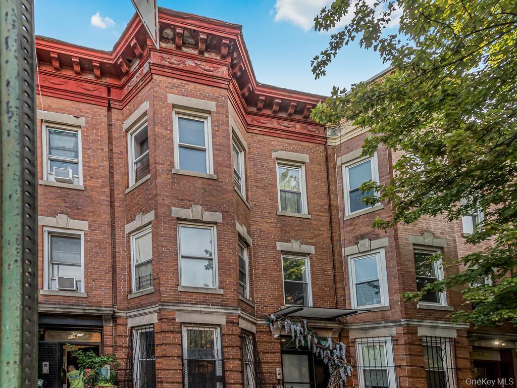 Single Family E 188th Street Bronx, NY 10458, MLS-1027834-2