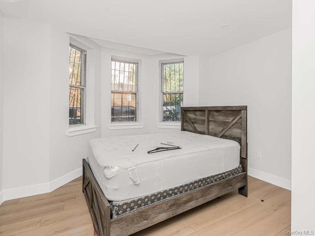 Single Family E 188th Street Bronx, NY 10458, MLS-1027834-23