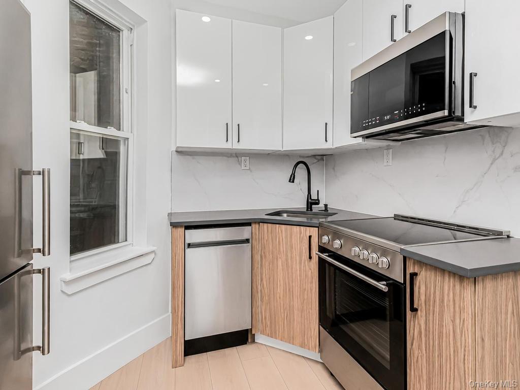 Single Family E 188th Street Bronx, NY 10458, MLS-1027834-3
