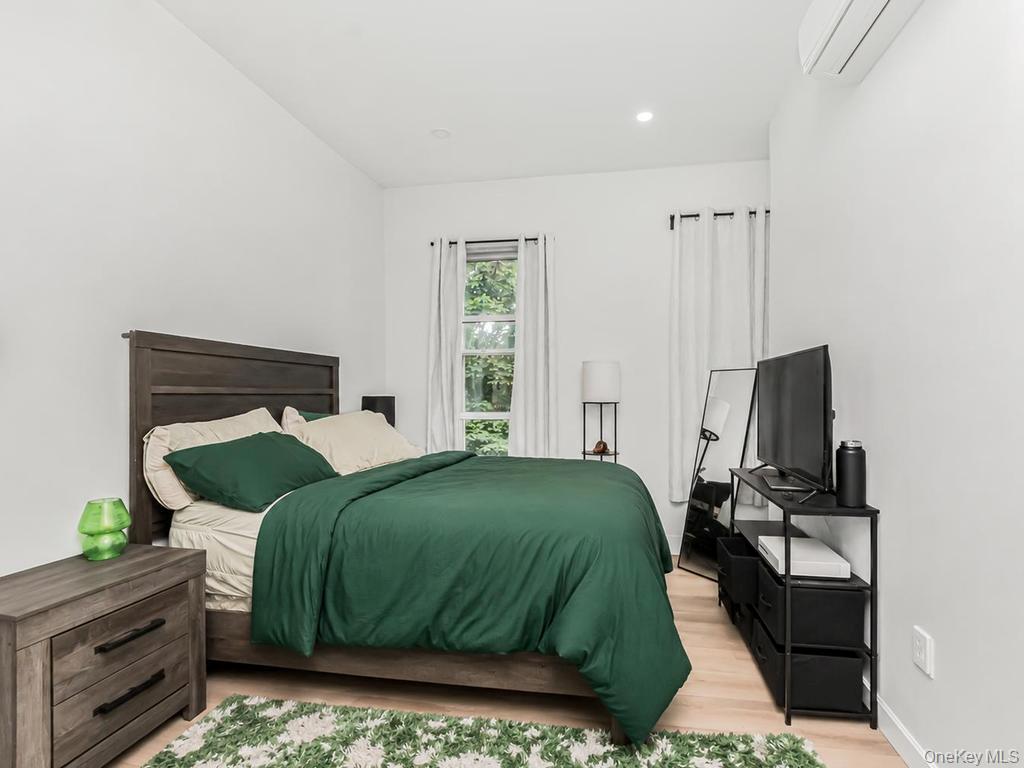 Single Family E 188th Street Bronx, NY 10458, MLS-1027834-5