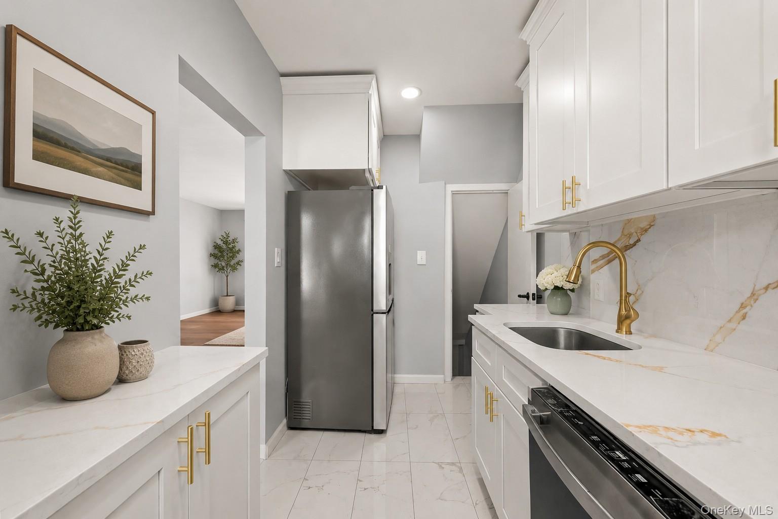 Single Family Mickle Avenue Bronx, NY 10469, MLS-1027835-5
